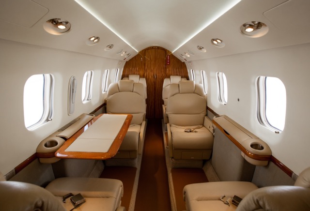интерьер самолета Gulfstream G100